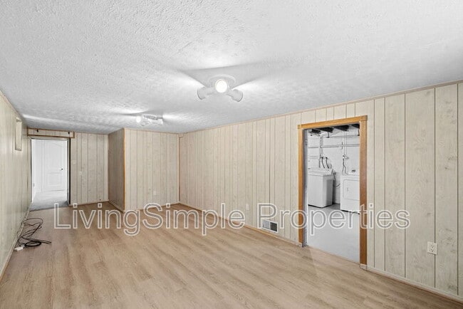 Building Photo - 1207 Brooke Dr