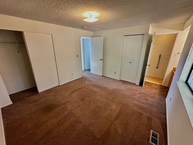 Building Photo - 4BR | 3BA Spacious House with Large Backyard