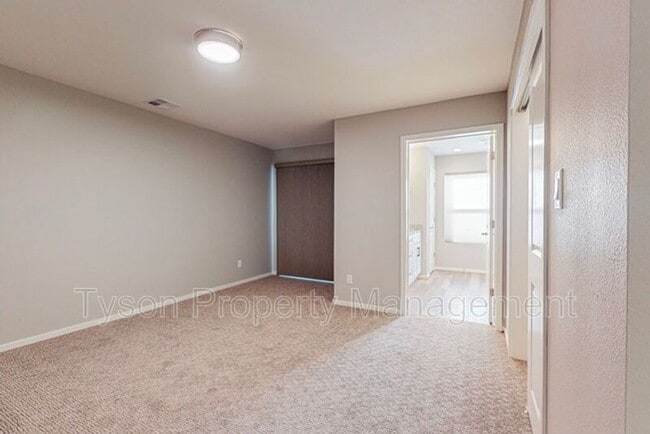 Building Photo - 4571 Villa Loma Ln NE