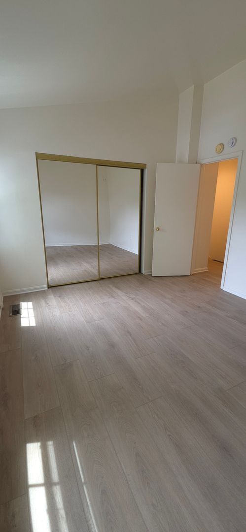 Building Photo - Available NOW - Freshly Updated 2 Bedroom in Columbia, MD