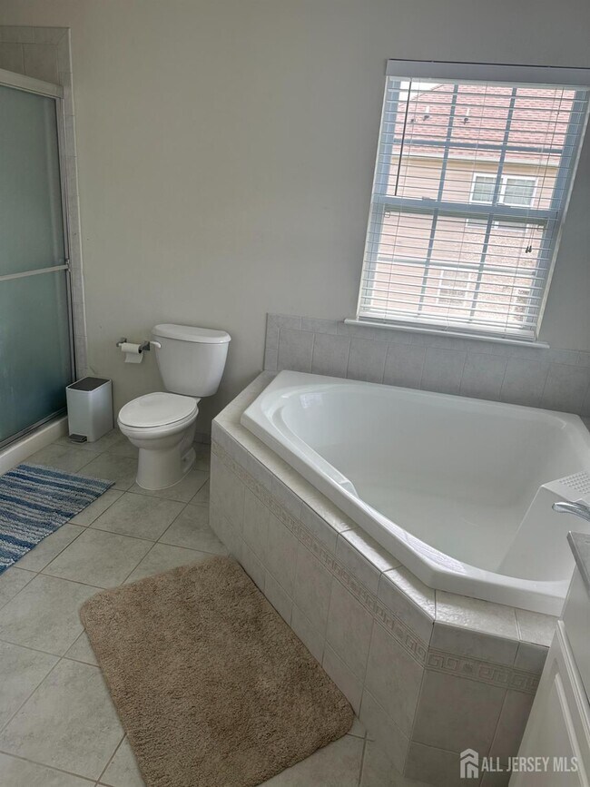 Building Photo - 25 Eddington Ln