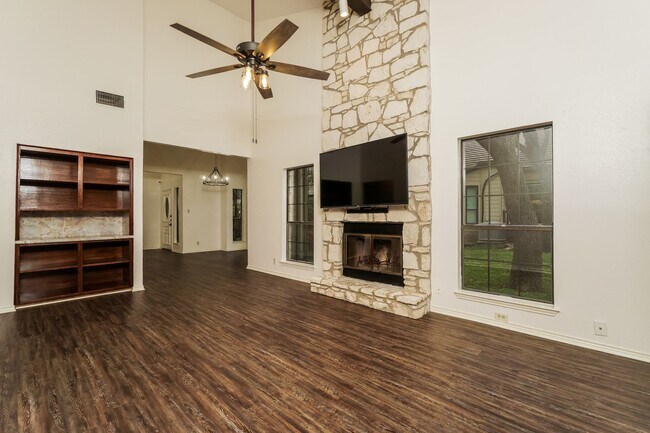 Building Photo - Charming 2-Bedroom Condo in Gated Community Surrounded by Mature Trees