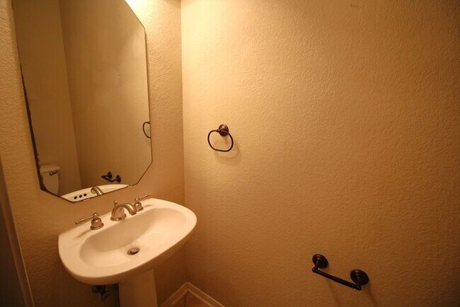 Building Photo - 2908 Tucson Dr