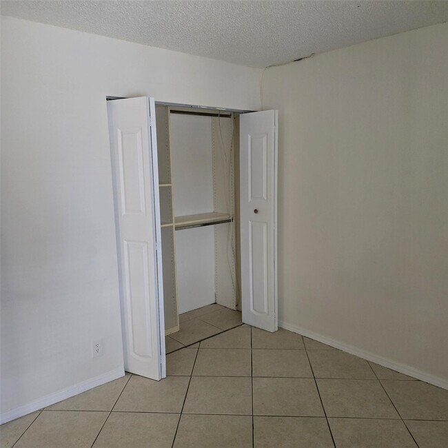 Building Photo - 7931 Southgate Blvd