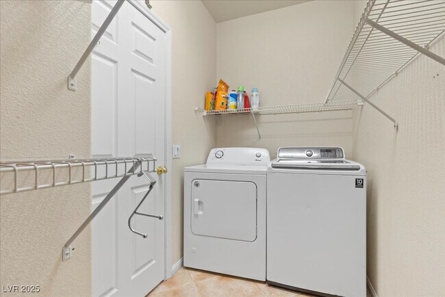 Building Photo - 5863 Gushing Spring Ave