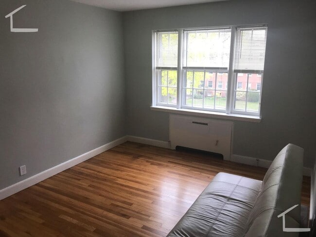 Building Photo - Coolidge Corner Area, In-Unit Washer and Dryer, Heat, Hot Water Included, Porch