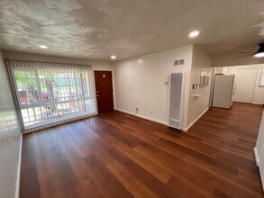 Building Photo - R472
