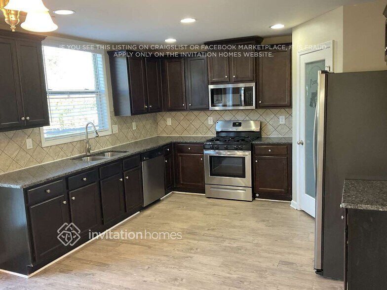 Building Photo - 1646 Rolling View Way SE