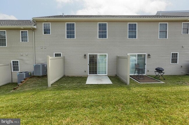 Building Photo - 22 Spring View