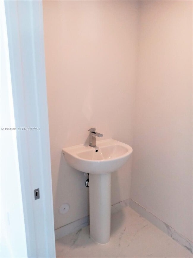 Building Photo - 2555 NE 193rd St