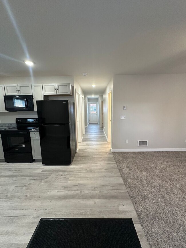 Building Photo - Brand New & Inviting 2 Bedroom, 2 Bathroom Unit in St. Anthony! ($200 OFF FIRST MONTHS RENT!!!)