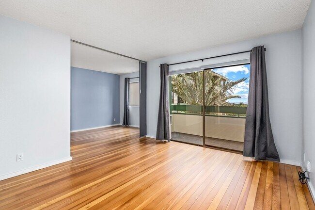 Building Photo - Beautifully Renovated 1 Bedroom/1 Bath Iao...