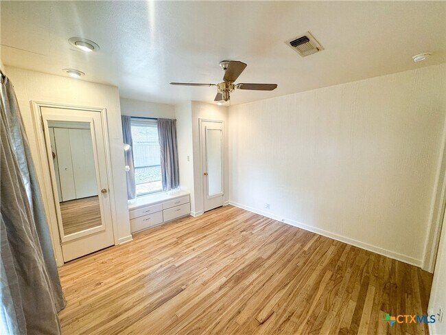 Building Photo - 1025 Mulberry Ave