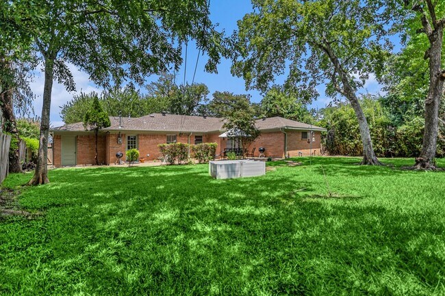 Building Photo - 12847 Memorial Dr