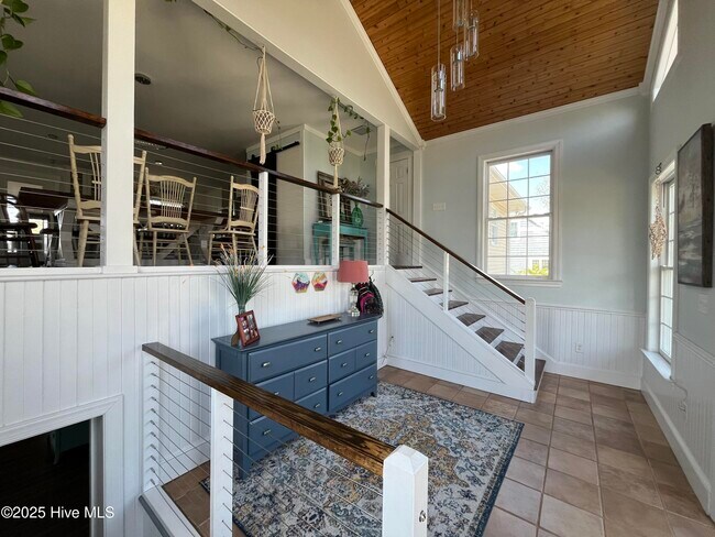 Building Photo - 321 Riverside Dr