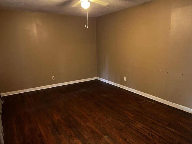 Building Photo - 803 Bonnie Dr
