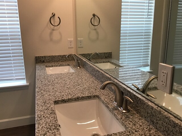 Building Photo - 2409 E Wild Horse Way