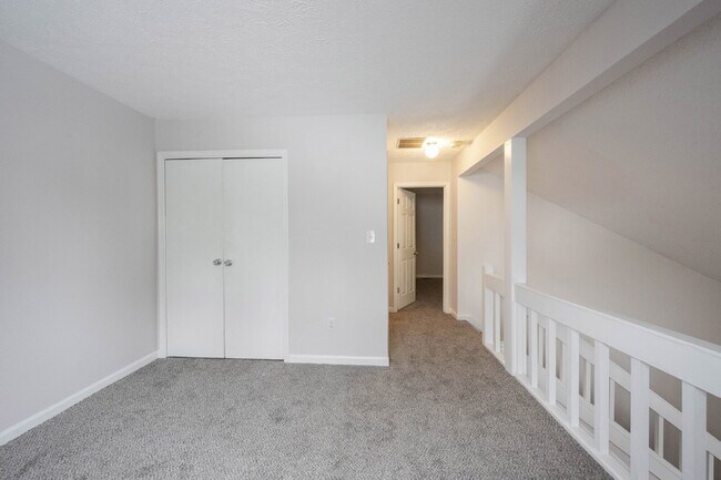 Building Photo - "Charming 2-Bedroom Townhouse Retreat with 2 Full Baths in Fishers – Spacious 1,522 Sq Ft Living!"