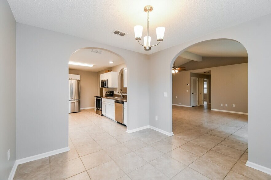 Building Photo - 401 Baybrook Dr