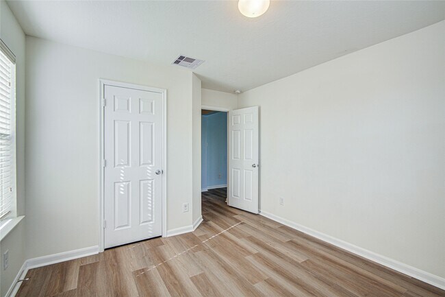 Building Photo - 4814 Mint Trails