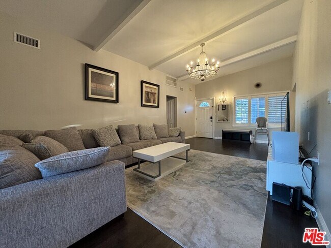 Building Photo - 10824 Paso Robles Ave