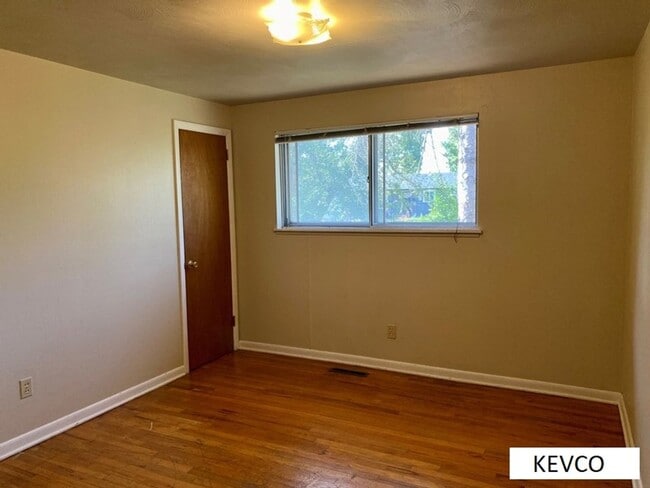 Building Photo - Charming House in Campus West!