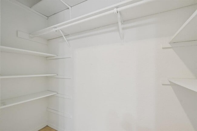 Building Photo - 11906 Broad Oaks Dr