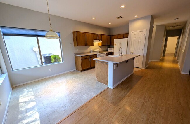 Building Photo - 3 Bedroom Home in the Crismon Crossing Com...