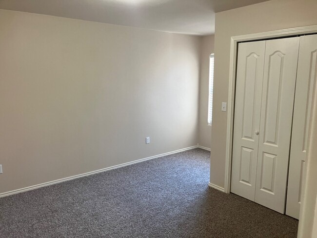 Building Photo - 5611 Montevista Dr