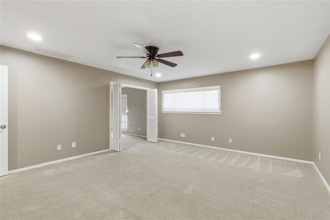 Building Photo - 48 Woodstone Square