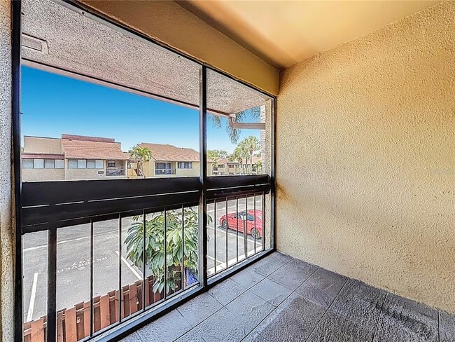 Building Photo - 890 N Village Dr