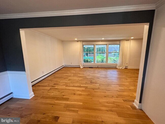 Building Photo - 765 Farnum Rd