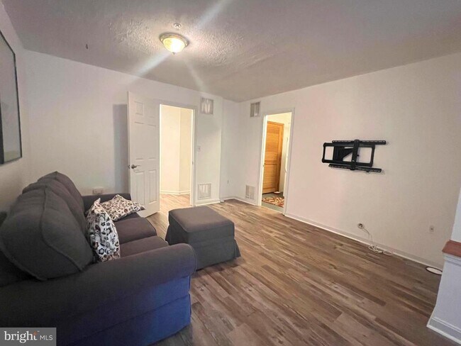 Building Photo - 13939 Bailiwick Terrace
