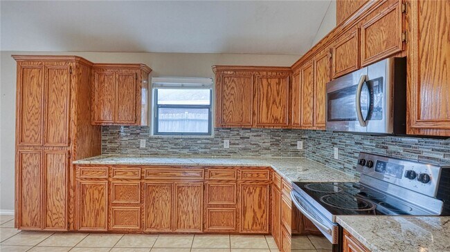 Building Photo - 2542 Windrose Dr