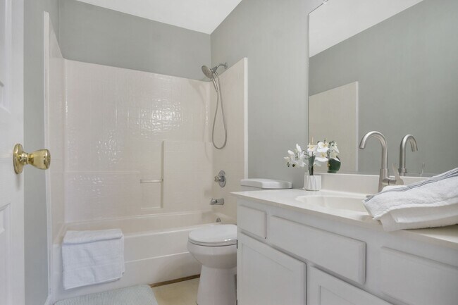 Building Photo - Updated 3-Bed, 2.5-Bath Yorktown Condo with Modern Kitchen, Parking & Community Amenities