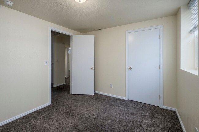Building Photo - Newly Updated Liberty Wells Duplex!!