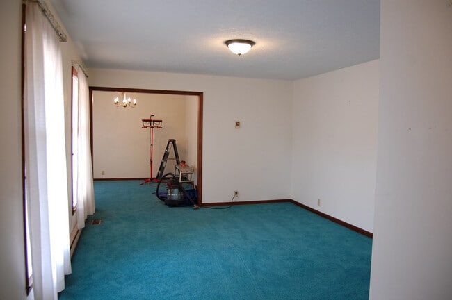 Building Photo - 123 Reedy Fork Rd