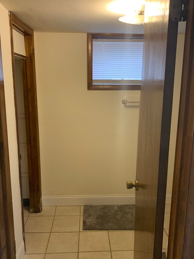 Bathroom - 1206 Lakeview Ave