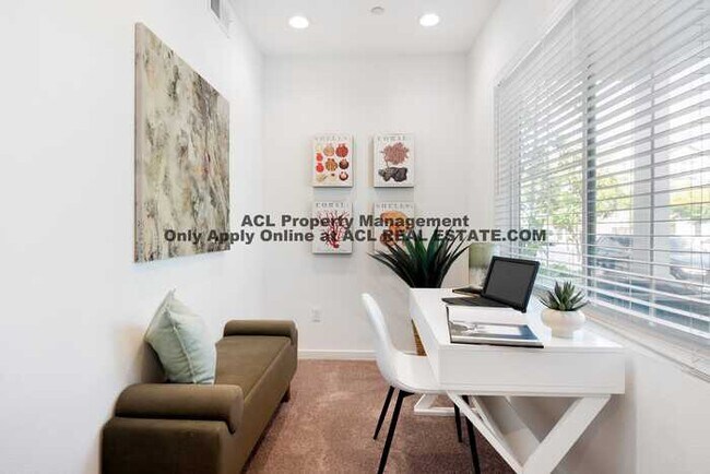 Building Photo - Modern 3BR/3BA Home in Bayshores | 1,542 Sq Ft | Prime Location
