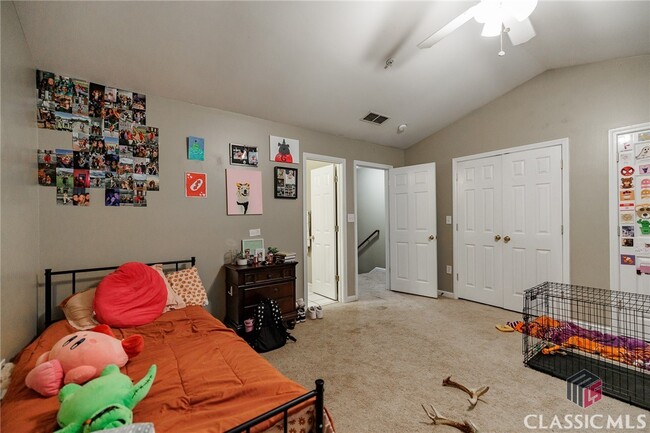 Building Photo - 205 Woodstone Dr