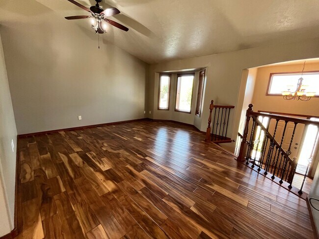 Building Photo - Stunning 4 Bed/2 Bath with 3 Car Garage and Fenced in Yard!