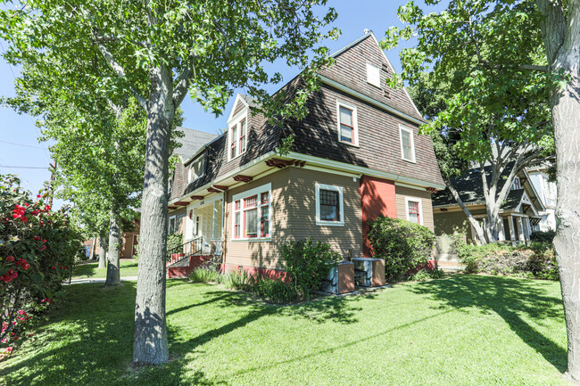 Primary Photo - 2142 Portland St