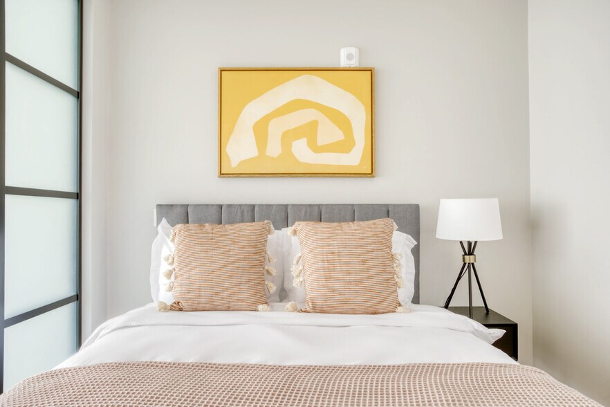 Building Photo - 2210 Wisconsin Ave NW