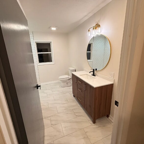 Building Photo - 5211 E 141st St