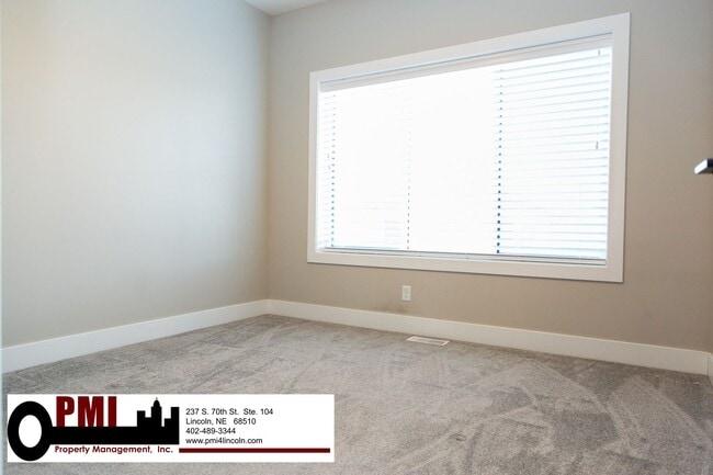 Building Photo - 5 Bedroom and 3 Bathroom House