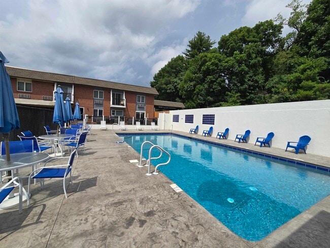 Building Photo - 131 Lake St