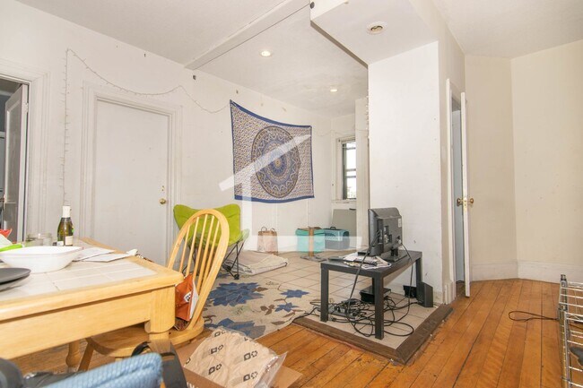 Building Photo - Five bed in Allston!!! LL PAID BROKER FEE!!