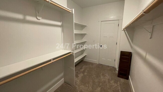 Building Photo - Modern 3 BD | 2 BA Home w/ Bonus Room - Es...