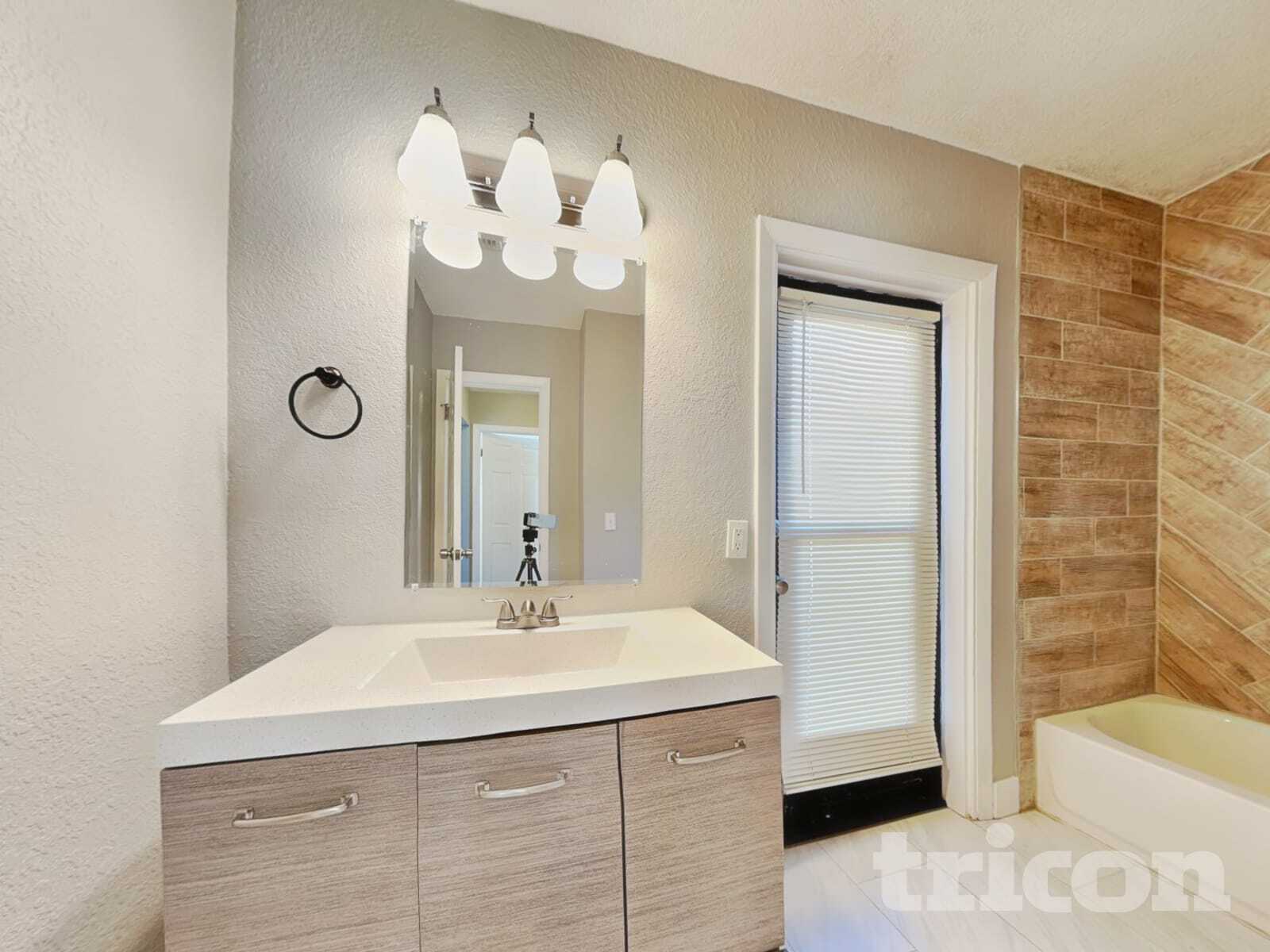 Building Photo - 3856 Lake Joyce Dr