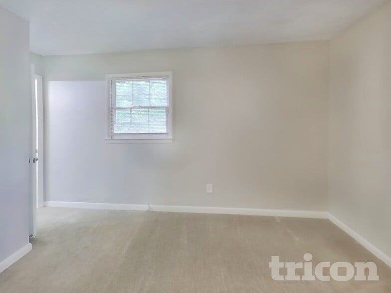 Building Photo - 887 Sheppard Way